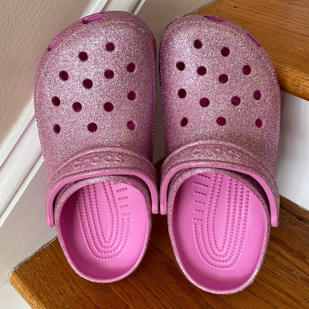 NEW NEVER WORN Unisex Taffy Pink Glitter Crocs Clog Men’s Size 7 Women’s Size 9